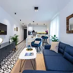 Sun And Stone Apartman *