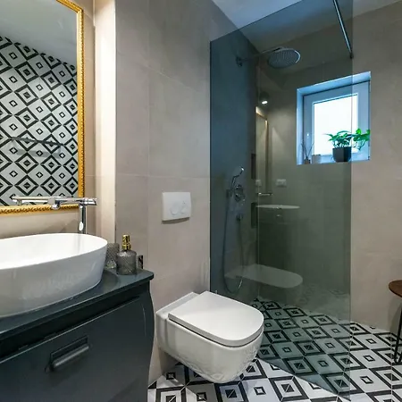 Sun And Stone 公寓 *